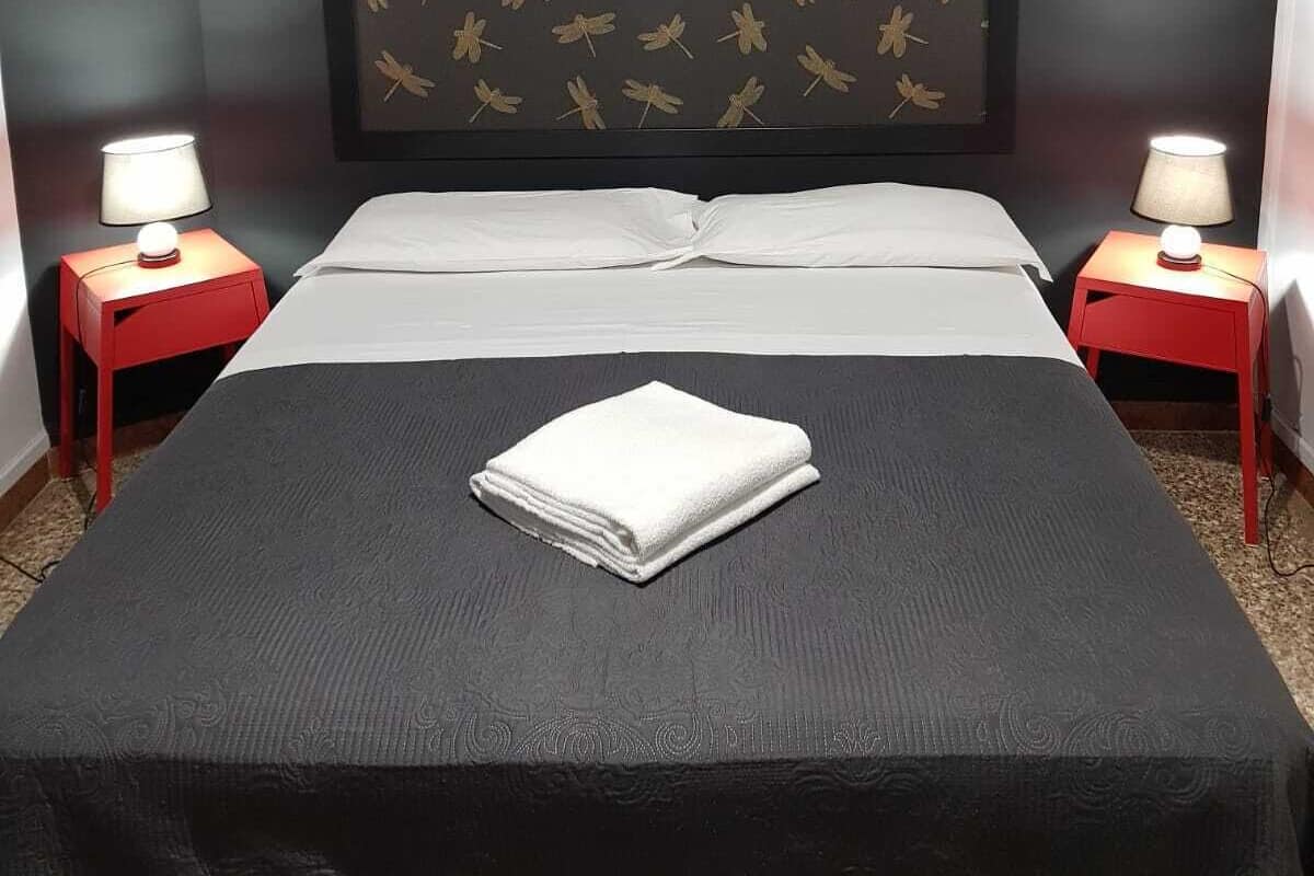 Chambre Double, salle de bains commune | 1 chambre, bureau, lits bébé (gratuits), Wi-Fi gratuit