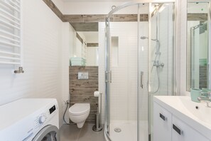 Shower, hair dryer, towels, soap - Vacation apartment by the sea, vacation on the island of Usedom, Apartment LAGUNA (Swinoujscie)