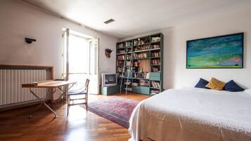 Superior Triple Room | Minibar, free WiFi, bed sheets