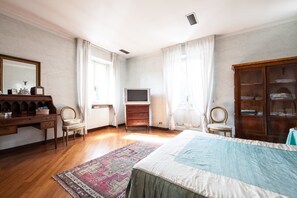 Minibar, free WiFi, bed sheets - La Gare (Magenta)