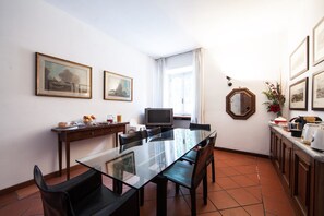 Free daily buffet breakfast - La Gare (Magenta)