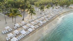 Pantai persendirian berhampiran, pasir putih, kabana percuma 