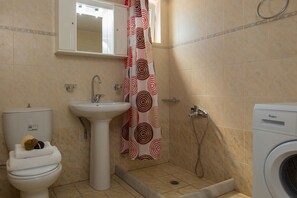Bathroom - Kamelia Apartments (Mylopotamos)