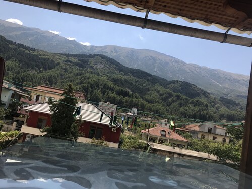 Gold Guest House & Bar