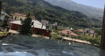 Gold Guest House & Bar