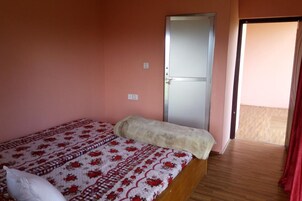 4 habitaciones, decoración personalizada y muebles diferentes