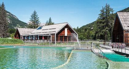 Spacious 3-Room Apartment for 8, 400m from Lift, Parking, Ski Locker, Near Amenities