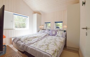 4 chambres, coffres-forts dans les chambres, lit parapluie