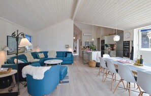 Interior - Gorgeous home in Højby with sauna (Højby)