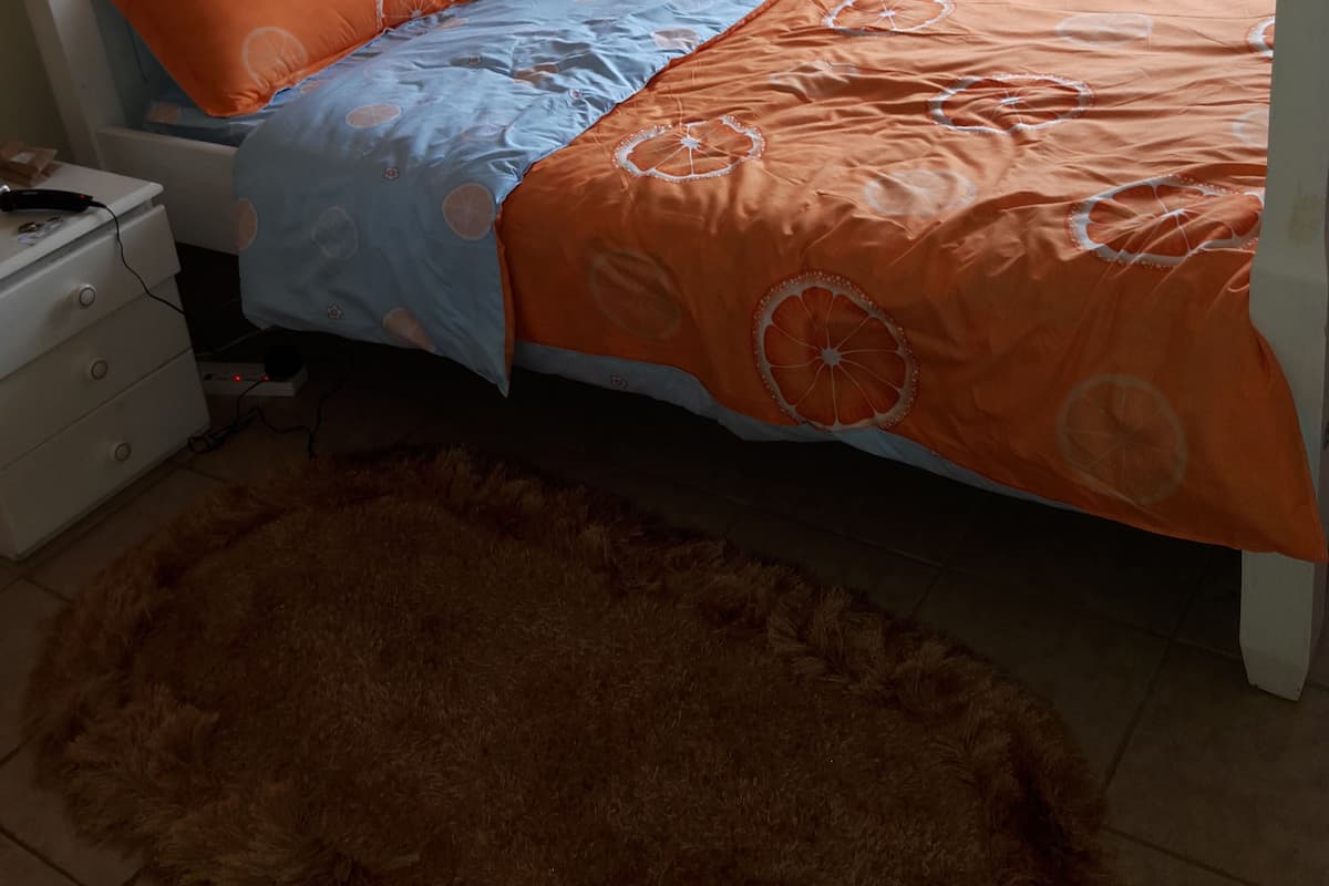 2 quartos, cortinas blackout, quartos à prova de som