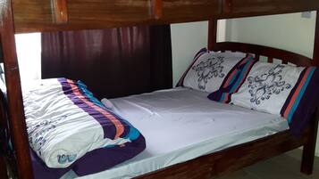 Economy Apartment, 2 Katil Bujang (Single), Non Smoking | 2 bilik tidur, dihias secara berasingan