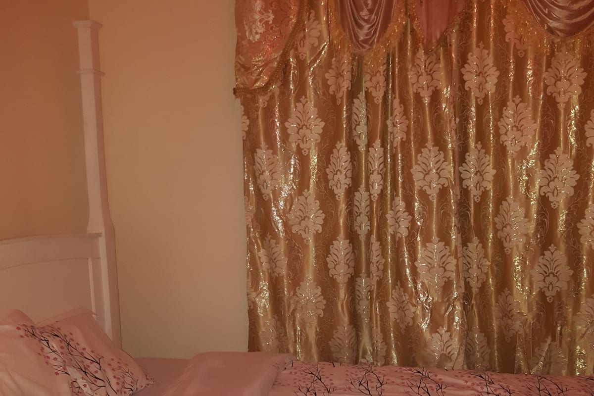 2 bedrooms, individually decorated, individually furnished