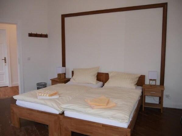 Condo, 6 Bedrooms