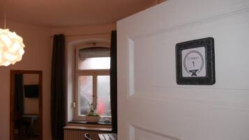 Apartment, 6 Schlafzimmer | Zimmerausstattung