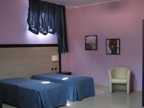 Minibar, soundproofing, free WiFi, bed sheets - Ristorante Albergo Roma (San Ferdinando di Puglia)