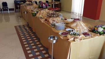 FrĂŒhstĂŒck, Mittagessen und Abendessen