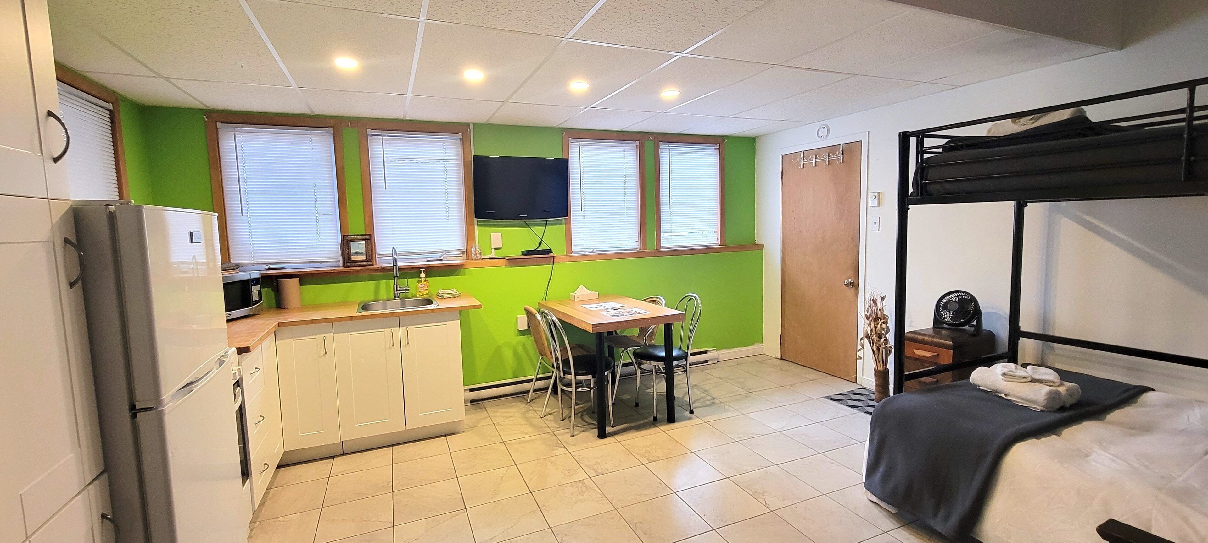 Family Room, Kitchenette