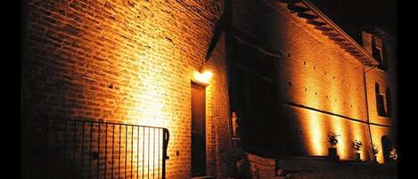 Façade de l’hébergement - soirée/nuit