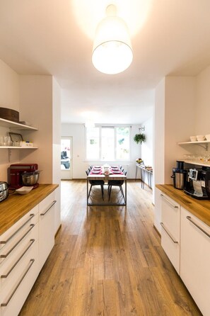 Fridge, microwave, coffee/tea maker - B&B Daya (Leuven)