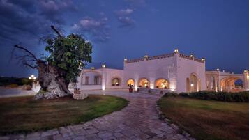 Fassade der Unterkunft â Abend/Nacht