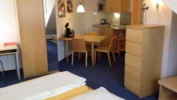 Dreibettzimmer, Mehrere Betten, Nichtraucher | Zimmerausstattung