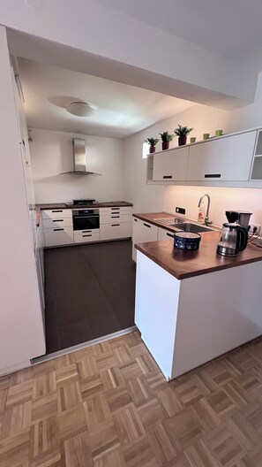 Comfort Condo | Private kitchen | Oven, stovetop, dishwasher, espresso maker - Apartmenthaus Somborn (Bochum)