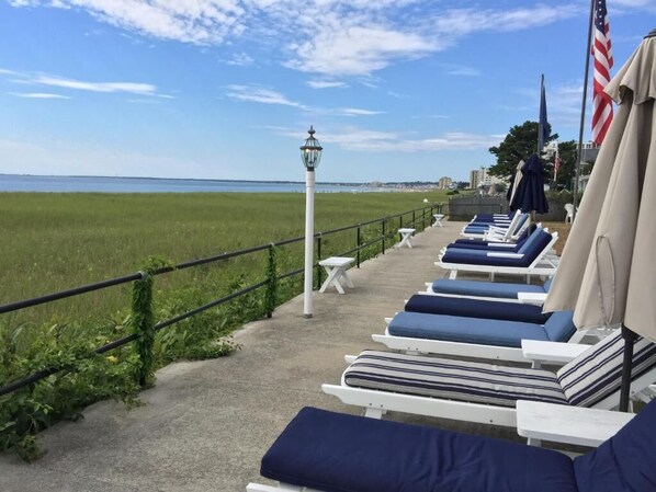 Property grounds - Holiday House Inn (Scarborough)