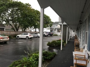 Property grounds - Holiday House Inn (Scarborough)