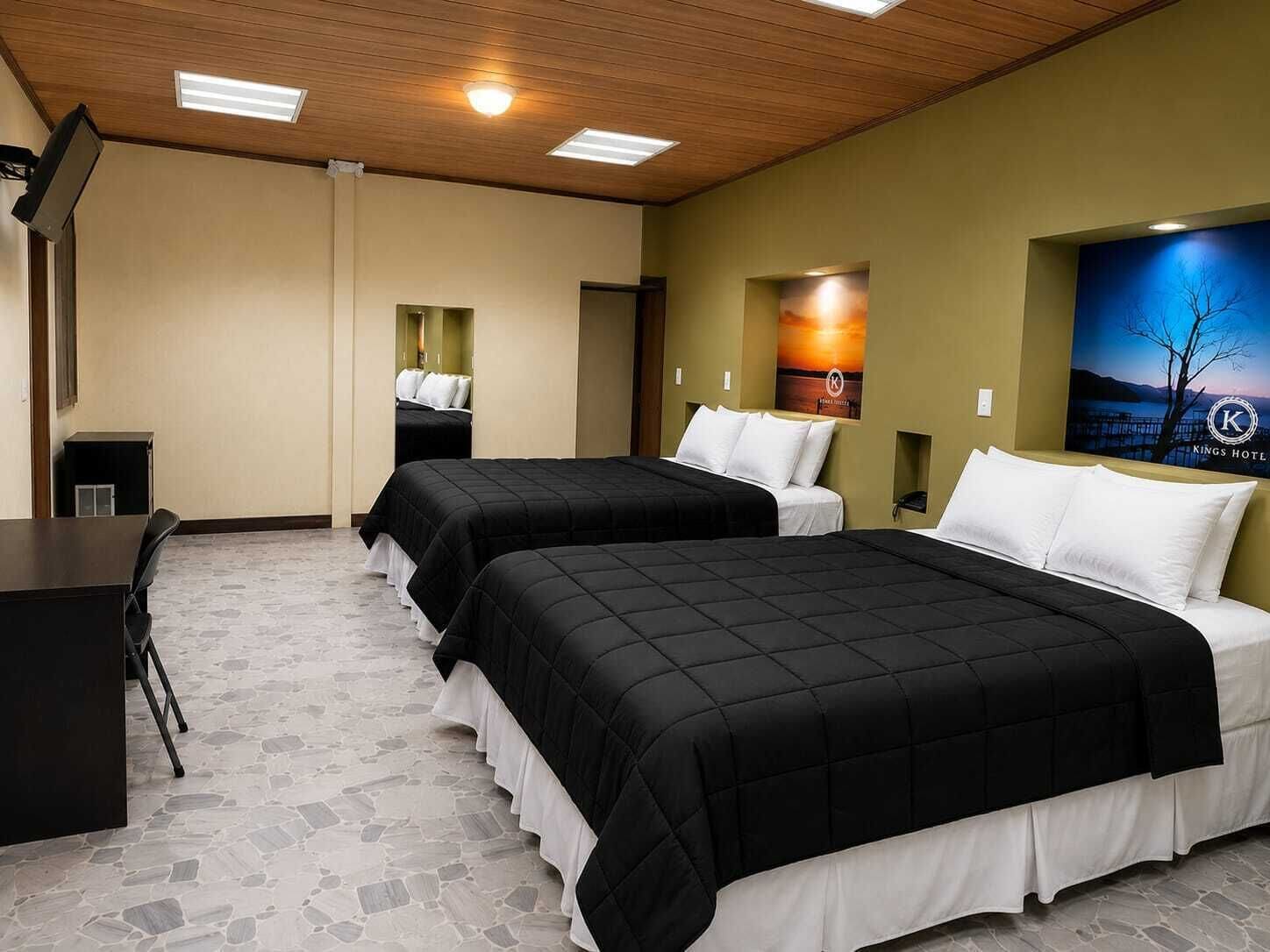Deluxe Double Room with Two Double Beds | เครื่องนอนระดับพรีเมียม, ผ้านวมขนเป็ด, เตียงพร้อมฟูกเสริมที่นอน