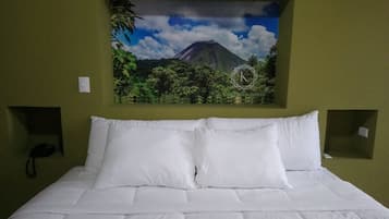 Deluxe King Room | 高級寢具、羽絨被、特厚豪華床墊、迷你吧