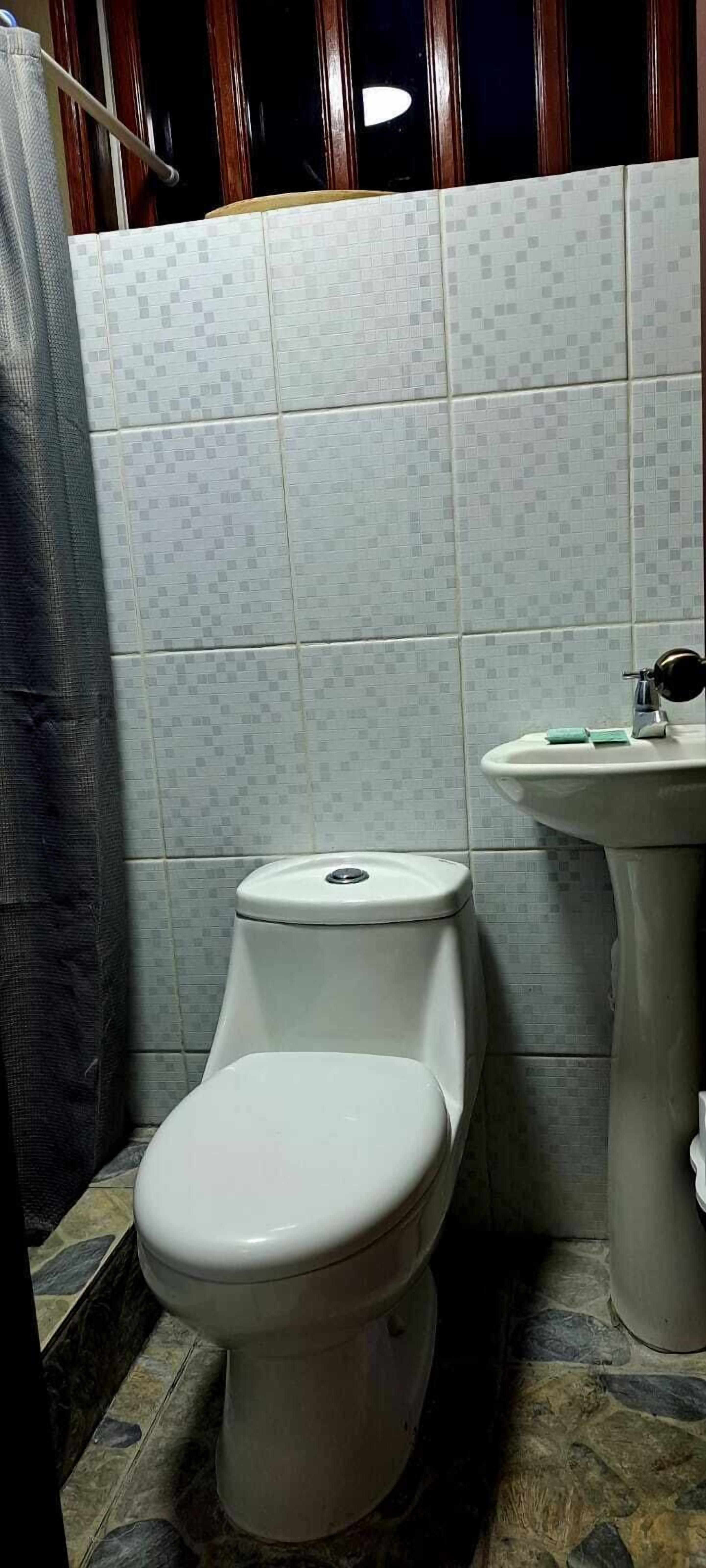 standard single room with shower | bathroom | shower, rainfall showerhead, free toiletries, hair dryer