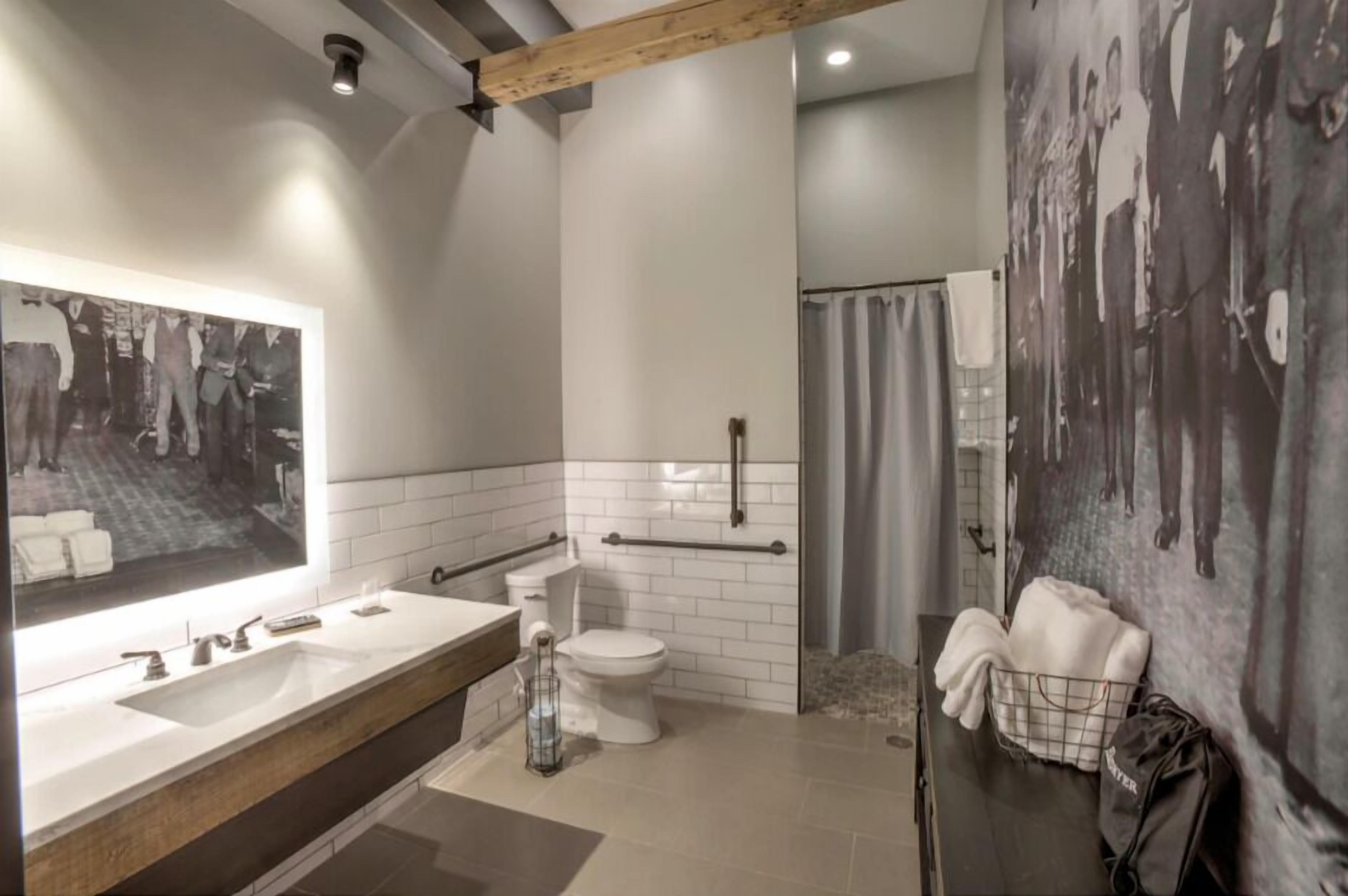 standard studio, 1 king bed, accessible | bathroom | shower, rainfall showerhead, free toiletries, hair dryer