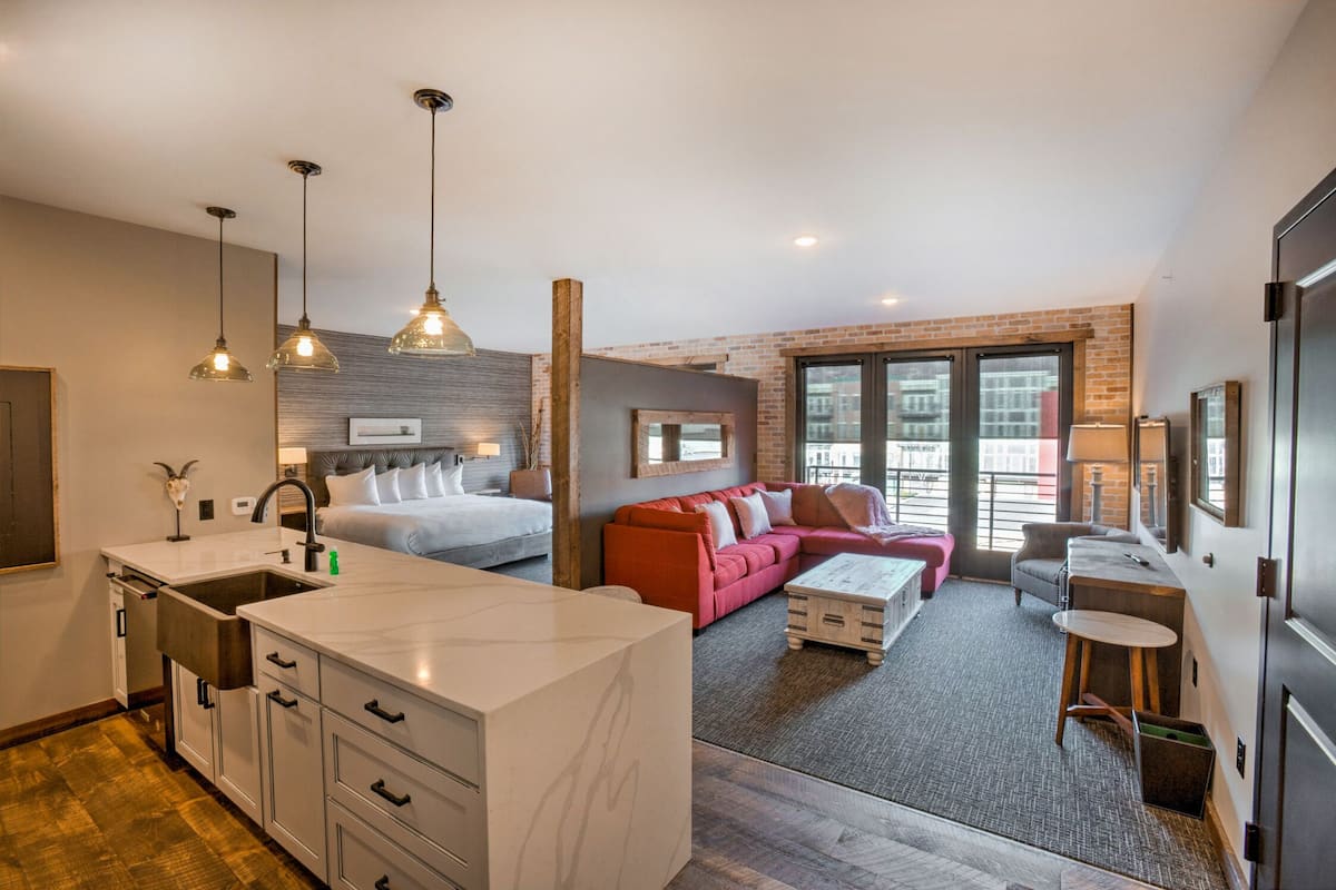 Premium-Suite, 1 Schlafzimmer | 1 Schlafzimmer, individuell dekoriert, Bügeleisen/Bügelbrett