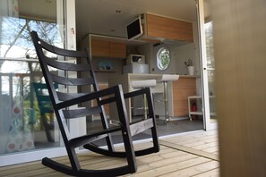 Classic Mobile Home, 2 Bedrooms (Le Pilotin) | Terrace/patio - Camping Caravaning Château de Bouafles (Bouafles)