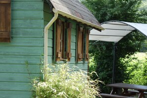 Trailer 'La Marie-Jeanne' | Terrace/patio