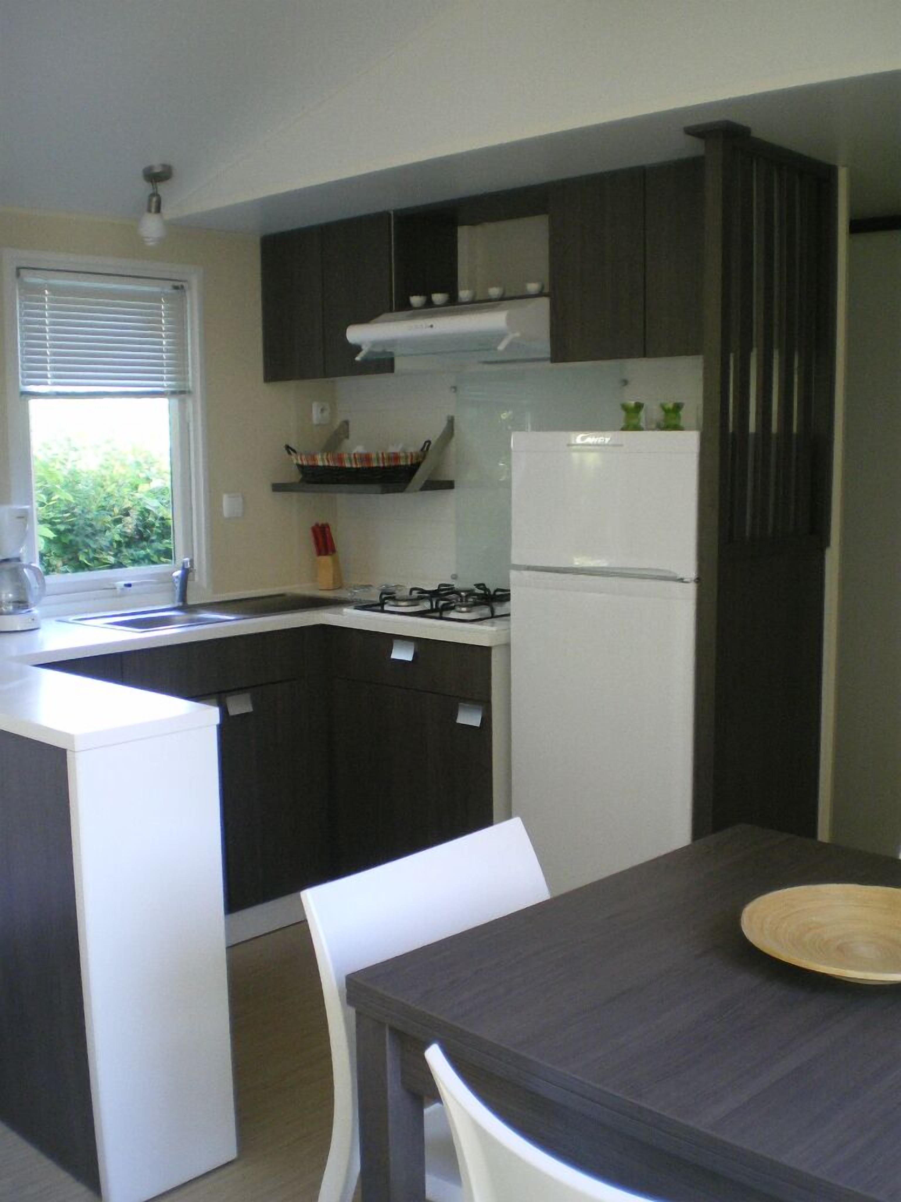 Mobil Karavan Comfort (Le Gaillon) | Dapur pribadi | Lemari es, microwave, kompor, dan peralatan masak/sendok-piring