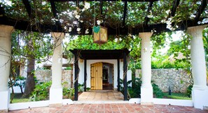 Entrada al alojamiento