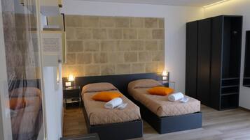 5 Schlafzimmer, hochwertige Bettwaren, Minibar, Schreibtisch