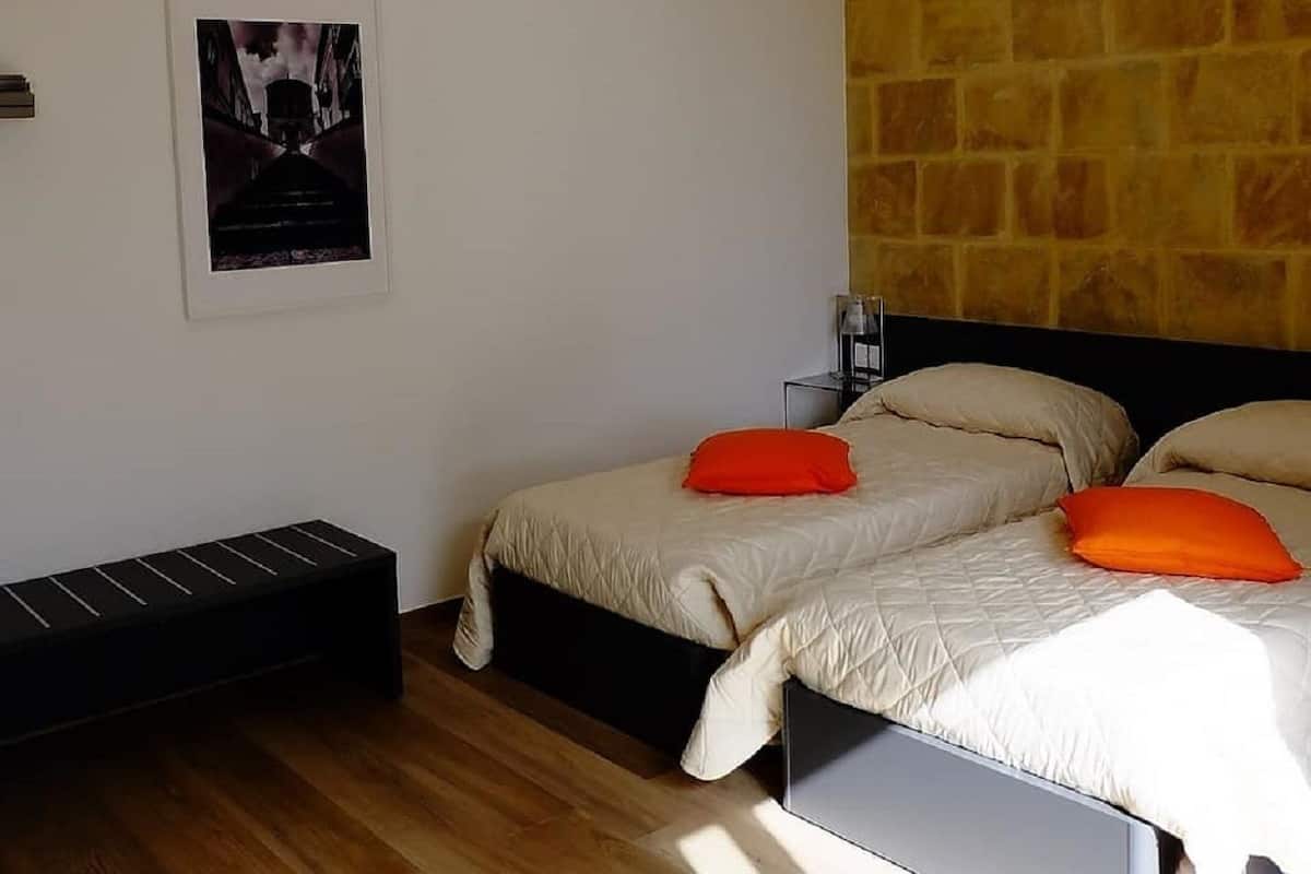 Doppia Superior, 2 letti singoli, non fumatori | 5 camere, biancheria da letto di alta qualità, minibar, una scrivania
