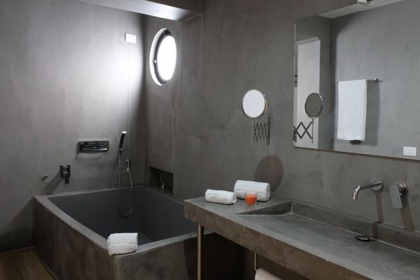 Set di cortesia gratuito, asciugacapelli, bidet, asciugamani