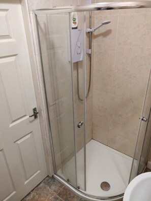 Deluxe Studio, Multiple Beds | Bathroom - Bradford Apartments Flat 95 (Bradford)