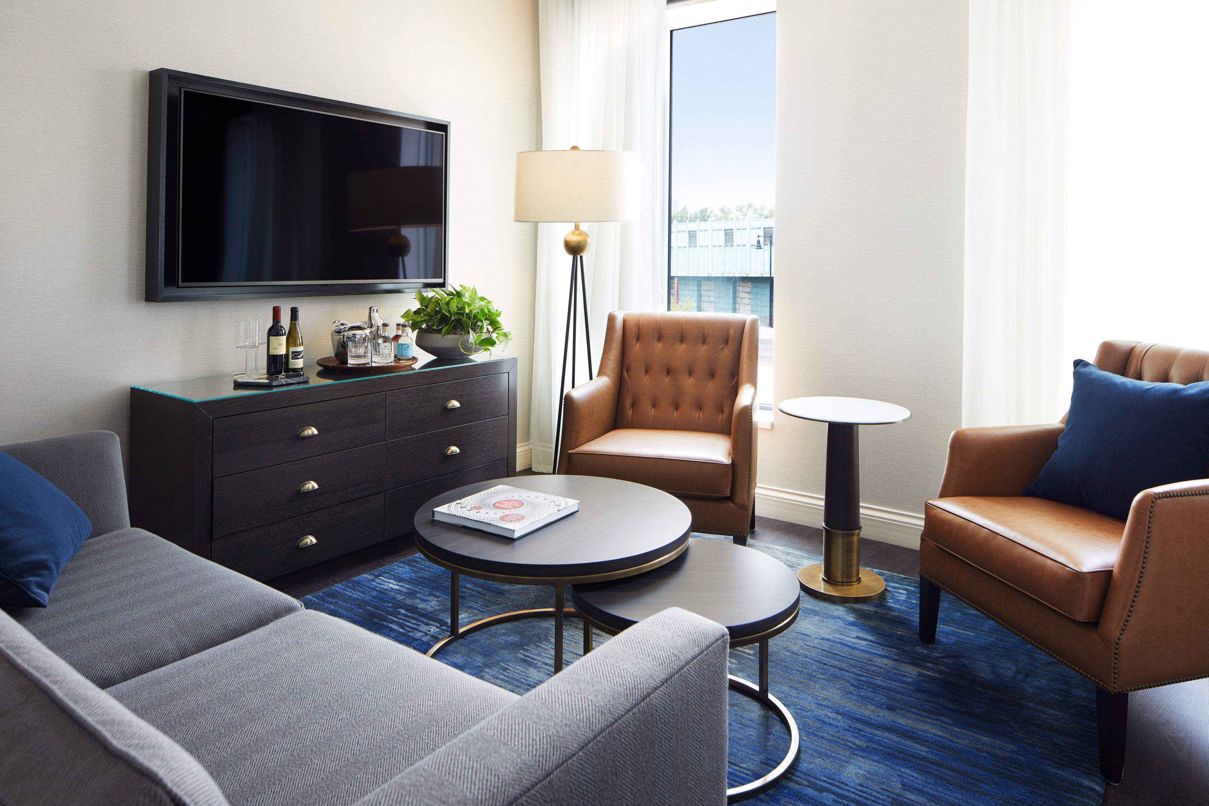 premium suite, 1 king bed (mobility & hearing accessible) | premium bedding, minibar, in-room safe, iron/ironing board