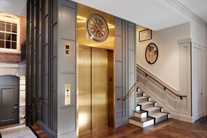 Lobby lounge - The Whitney Hotel (Boston)