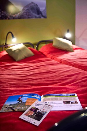 Gratis barnsängar, sängkläder och rullstolsanpassning