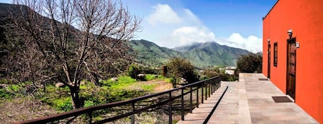 Entrada de la propiedad. Albergue de Bolico