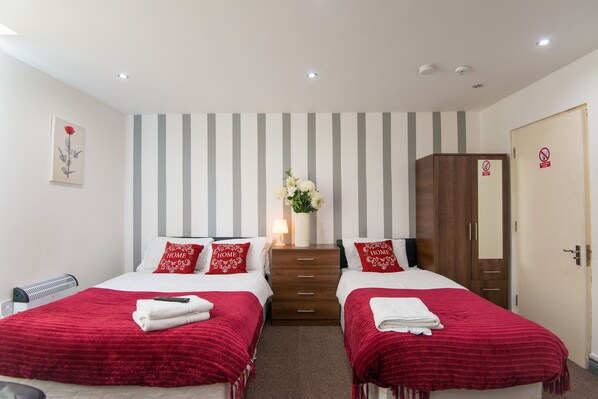 Studio Deluxe, Plusieurs lits | 1 chambre, fer et planche à repasser, accès au Wi-Fi (inclus)