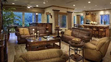House, Multiple Beds (Casa Oasis) | Living area | Flat-screen TV
