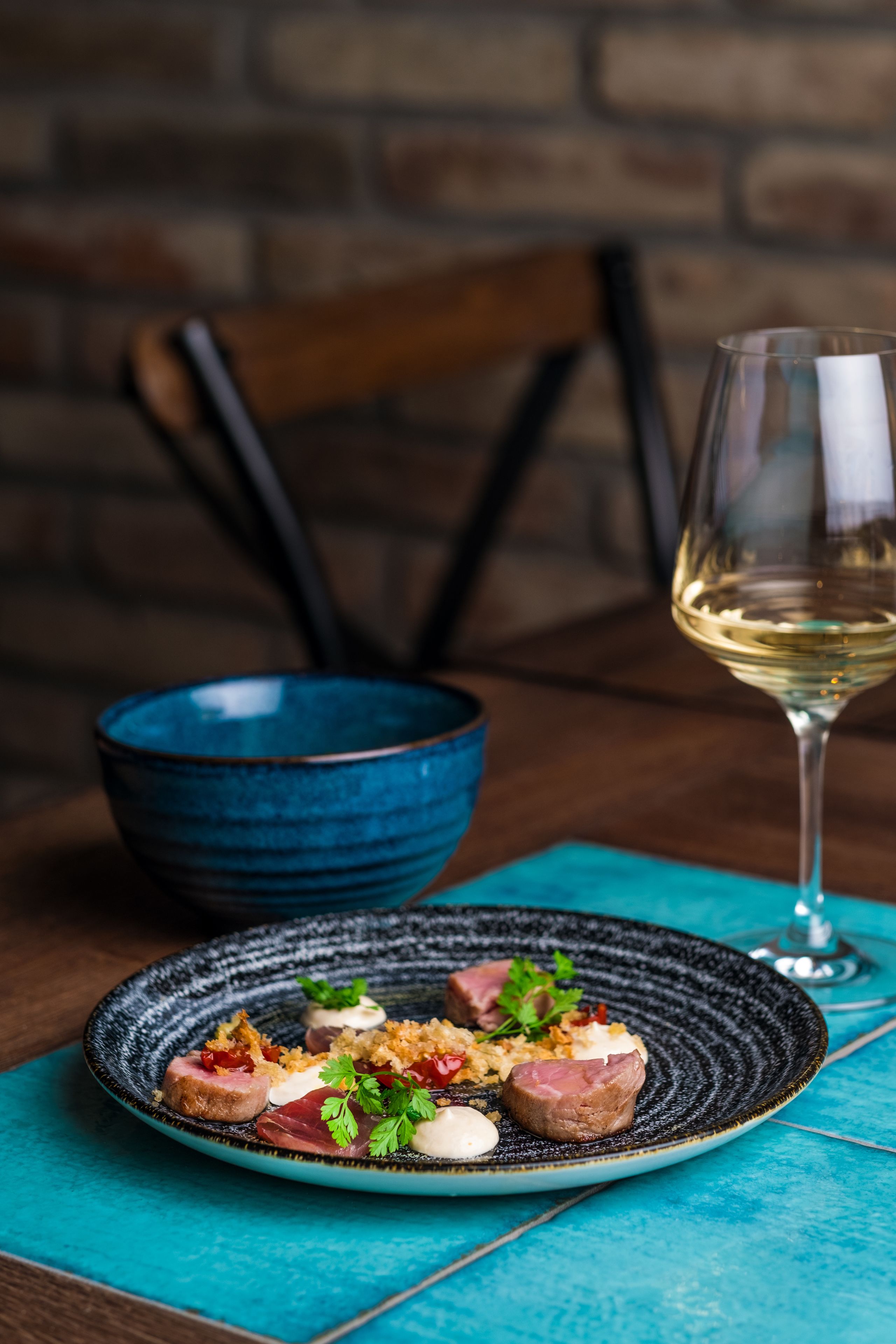 lunch and dinner served, italian cuisine