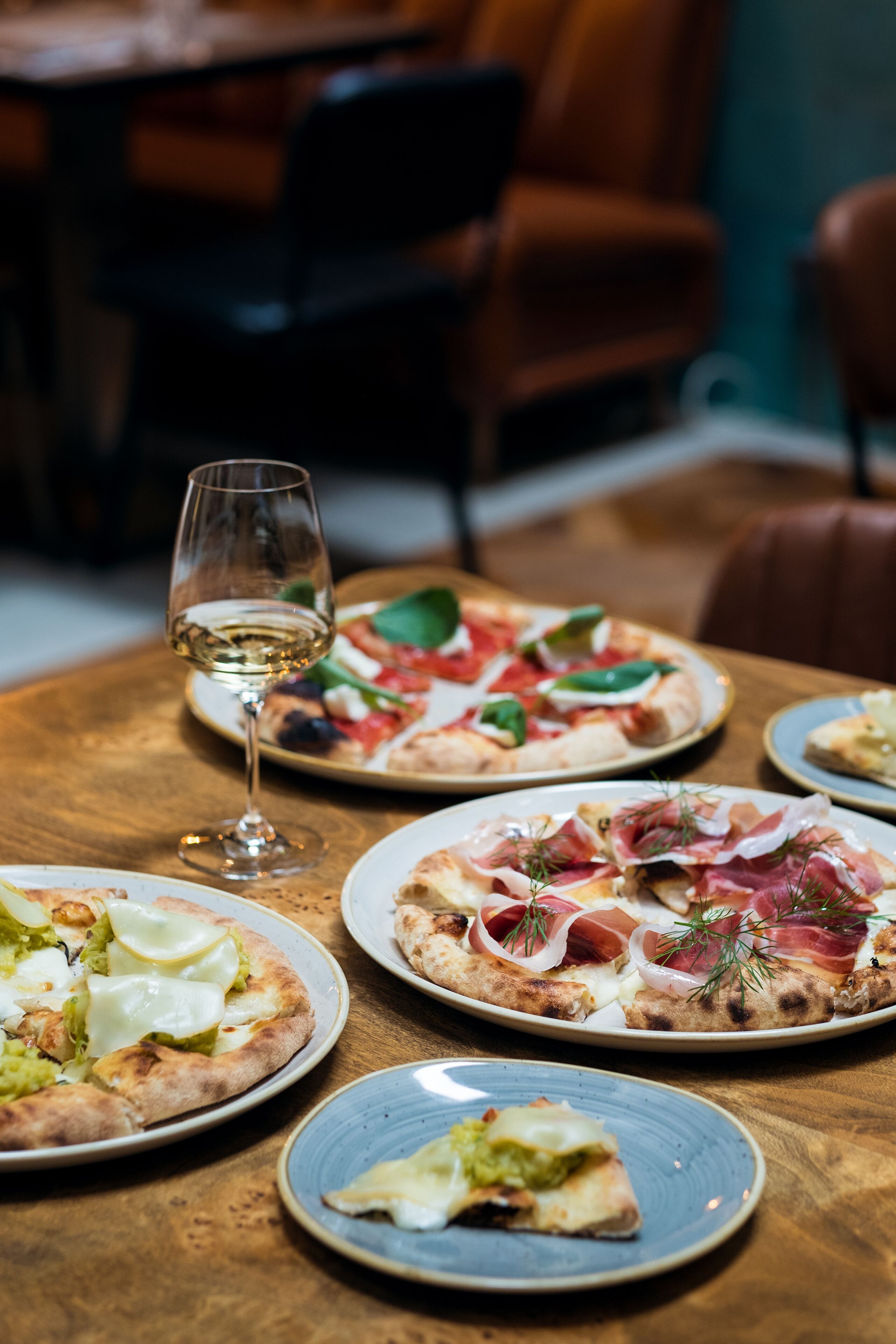 lunch and dinner served, italian cuisine