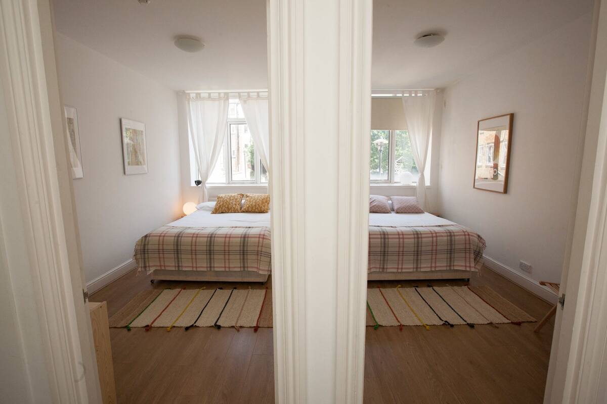 Apartamento família, várias camas, para não fumantes | Escrivaninha, ferros/tábuas de passar roupa, Wi-Fi de cortesia